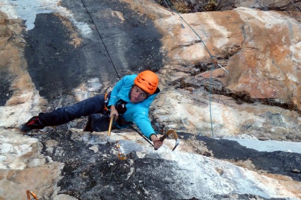 Mémé donne tout dans L2, D8.