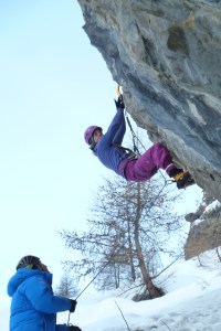 Nina Caprez essaye le dry-tooling