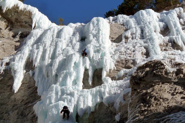 le mur de glacenost, cadeau surprise est la ligne de glace étroite à droite