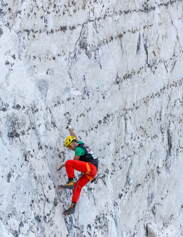 Dry-tooling on chalk is tricky… © Will Mayo